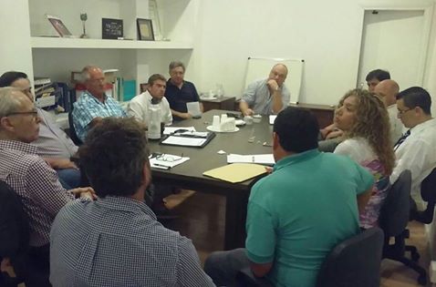 10-01-2017: Reunión sobre emergencia hídrica y vial en la Región en el Centro Regional para el Desarrollo.