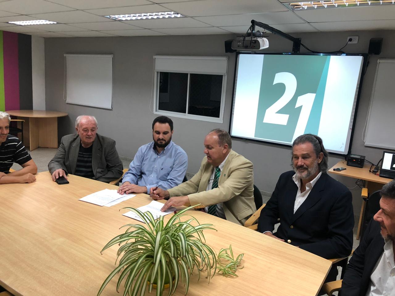 10/04/2019 Universidad Siglo 21 y la Federación Santafesina de Cooperativas de Electricidad, Obras y Servicios (FESCOE LTDA)