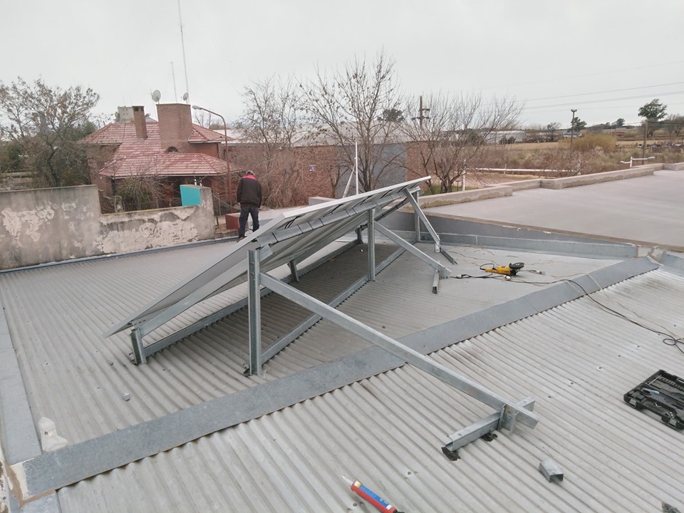 Una escuela de Gálvez es el primer Prosumidor de una cooperativa eléctrica la provincia