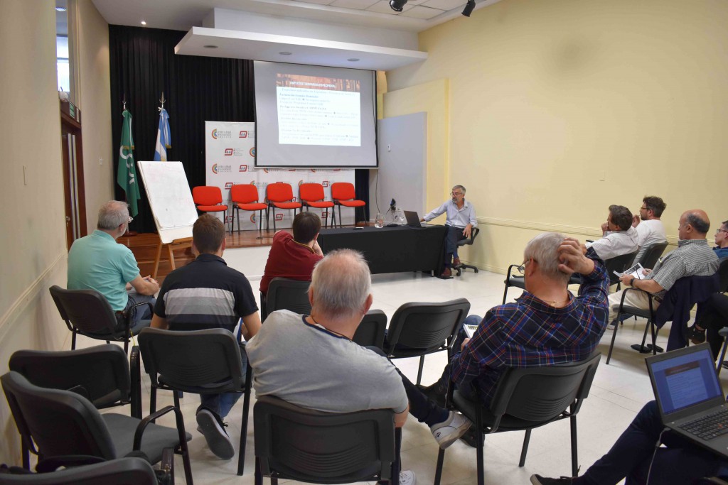 Gran participación de asociadas en el curso de FESCOE sobre gestión de tarifas de distribución eléctrica